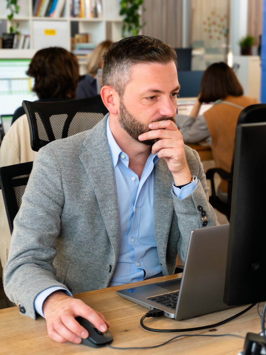 Icona per Model attribution, dashboard, KPI framework, data tracking